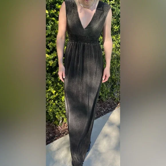 Romeo & Juliet Couture Dresses | Floor Length Metallic Accordion Style Dress By Romeo And Juliet Couture | Color: Black | Size: S | Emcmackay's Closet